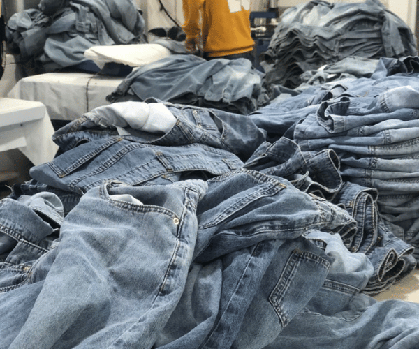 Custom jeans manufacturer for denim brands